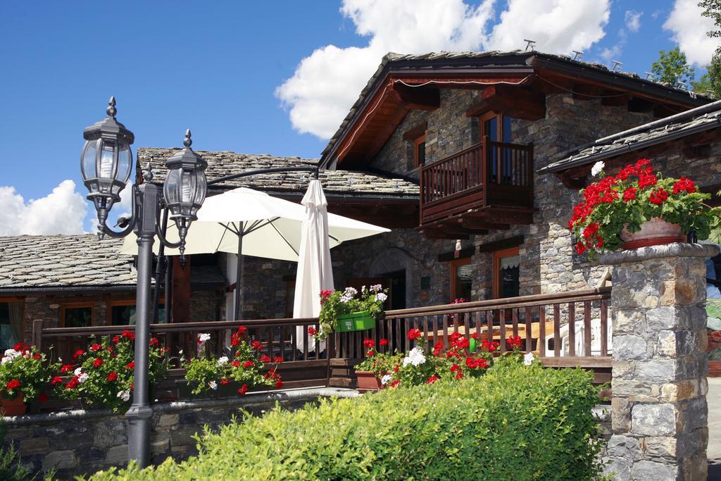 Les Combes Hotel La Salle Exterior foto