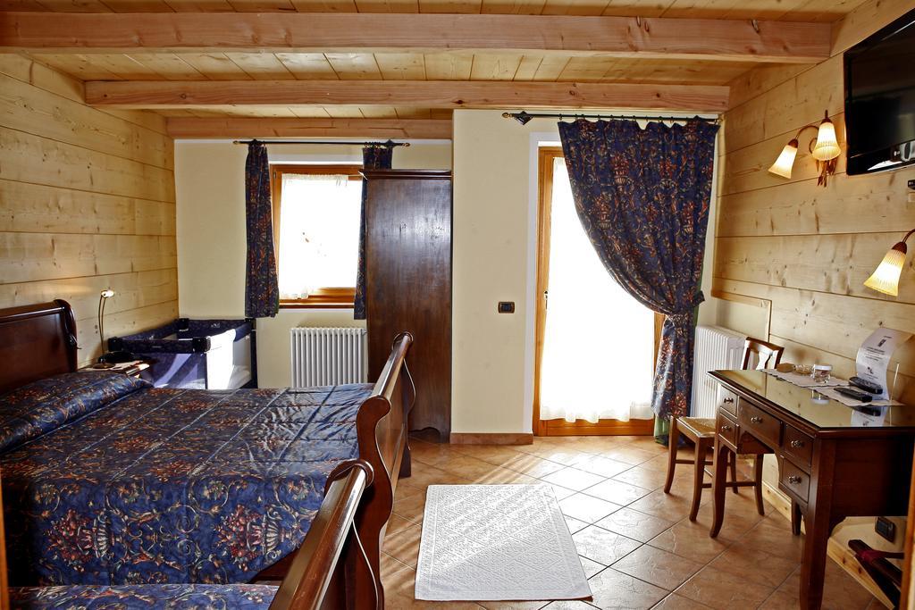 Les Combes Hotel La Salle Quarto foto