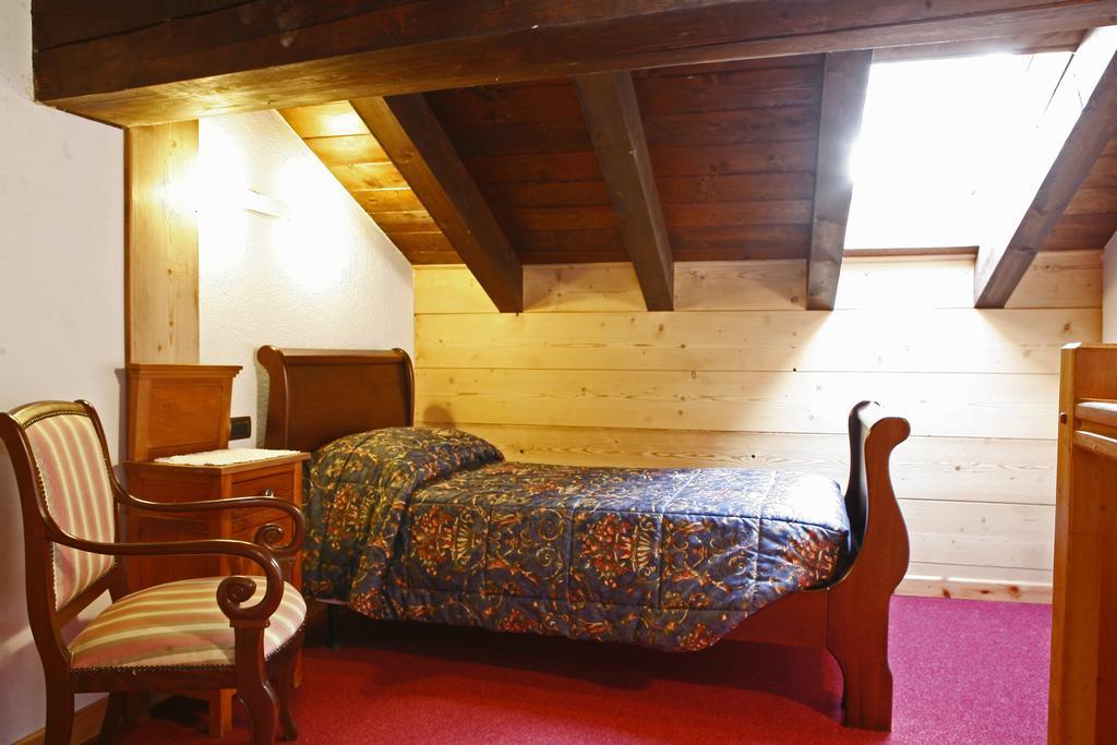 Les Combes Hotel La Salle Quarto foto
